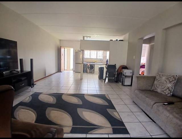 2 BEDROOM TOWNHOUSE FOR SALE IN WINCHESTER HILLS